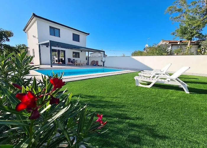 Ferienhaus In Murine Mit Privatem Pool